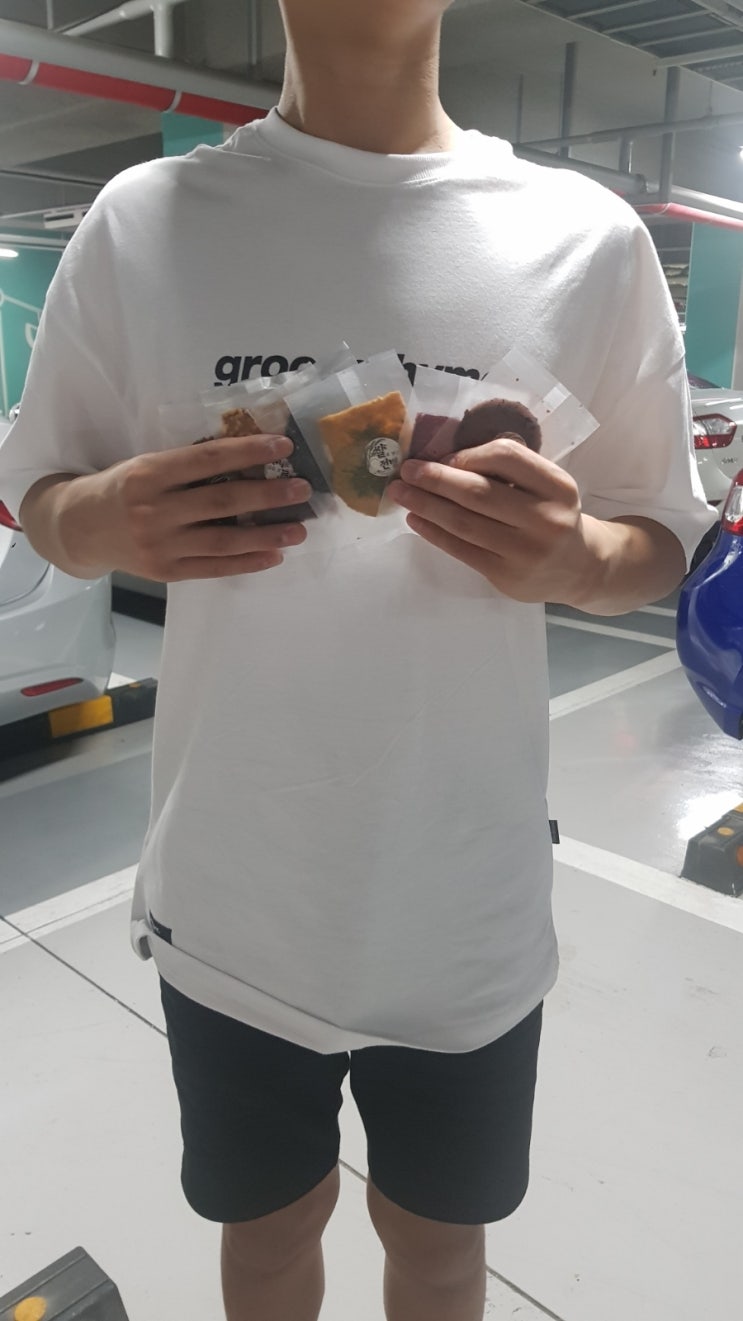  주차장에서 만난 피아노 제자였던 준영이를 모델삼아서 .....그리고 함께해주신 준영어머님...인증샷 찰칵찰칵~~날려요 ㅎㅎㅎ