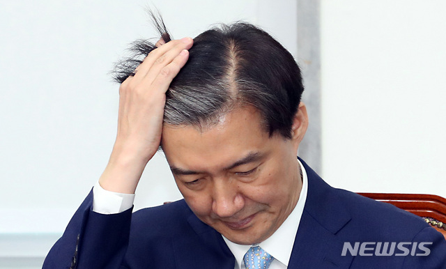  "정부 비난하면 친일파"…조국, 페이스북에 또 갈등 조장 글