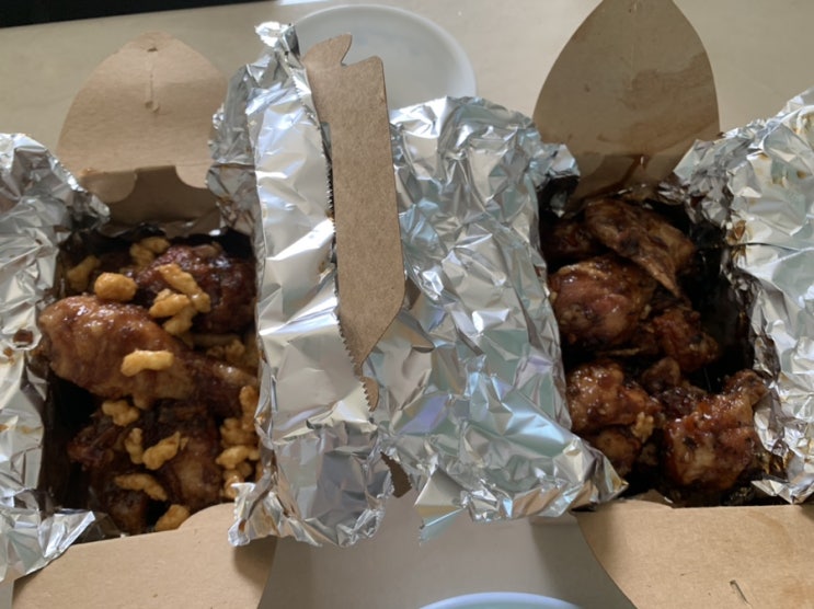 맘스터치 매콤소이팝 치킨 + 찜햇닭 맘스터치 매콤소이팝 치킨 + 찜햇닭