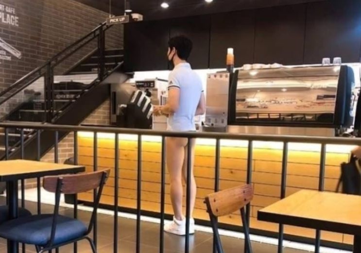  혼자 노팬츠데이를 즐기는 충주 티팬티남 .... (공연음란죄는 글쎄?)