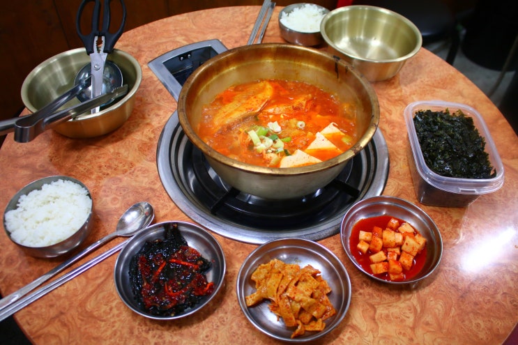  여의도 백화점 맛집 :: 김치찌개 제대로 즐기다!