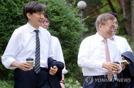  문재인 대통령..이르면 25일 조국 청와대 민정수석을 교체예정