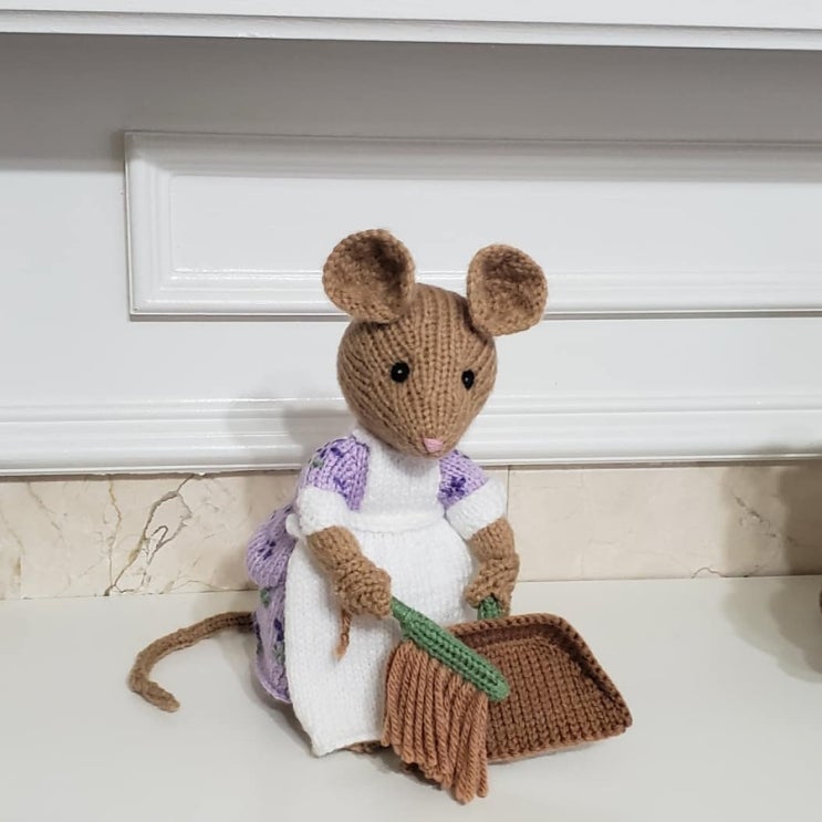  알란다트 The world of Beatrix Potter: 쓰레받기 장착한 Hunca Munca