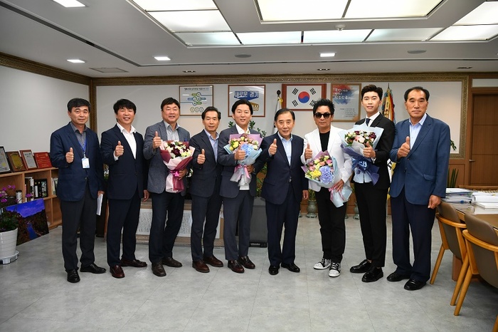  포천시, 가수 유현상·임영웅, 셰프 강레오 홍보대사 위촉