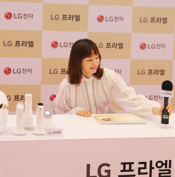  LG프라엘 플러스 신제품 달라진 점! 이나영 팬사인회 참여까지~
