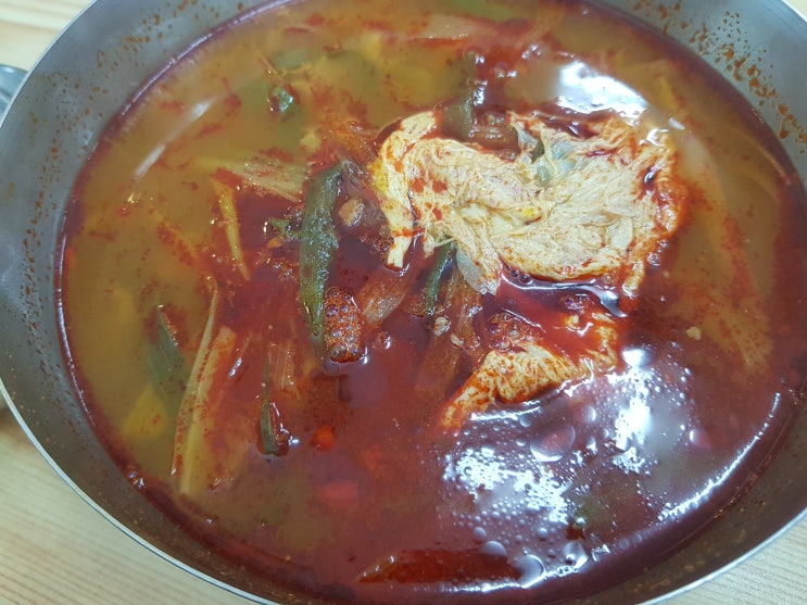  파주금촌에 있는 3대천왕 육개장 보배집에서