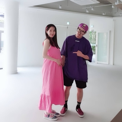  가수 하하  별 부부의 셋째 득녀를 축하드립니다.