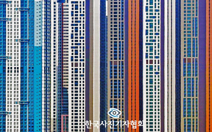  제 198회 이달의 보도사진상 "희대의 살인 사건 피의자 고유정의 '철벽방어'"