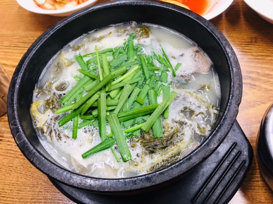  서울대입구역 밥집 순대국이 생각난다면 '우리가참순대'