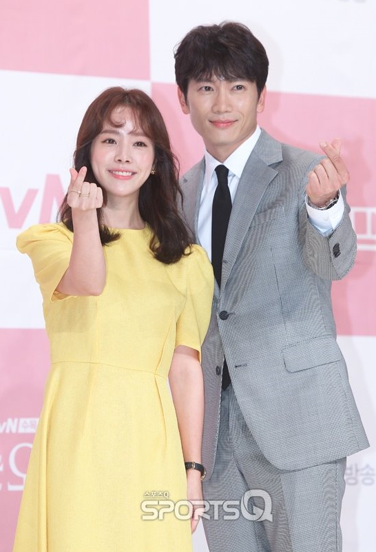  아는 와이프'아는 와이프' 비주얼 폭발 지성·한지민 말도안돼