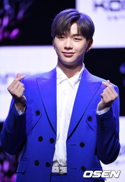  "기다린 팬들 죄송" 강다니엘, 워너원 센터→떨리는 솔로데뷔[종합]