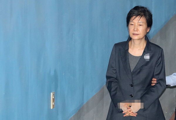 '국정원 특활비' 박근혜 전 대통령, 항소심 선고