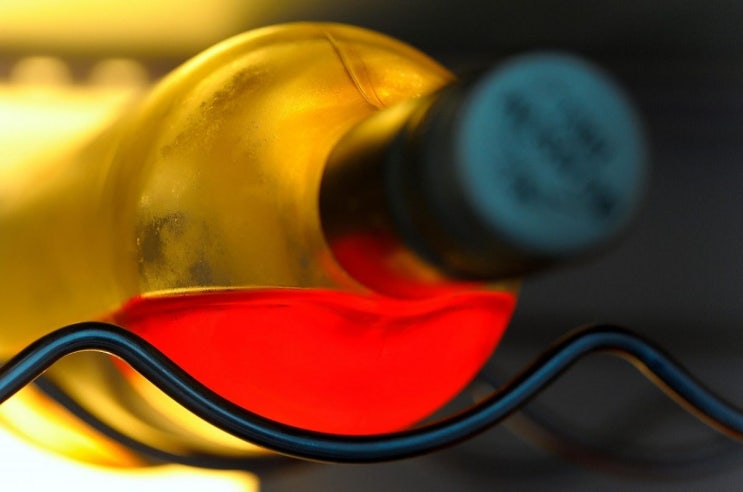  와인을 냉장고에 얼마나 오래 보관할 수 있을까? - 'How long can you keep wine in the fridge?' by Decanter