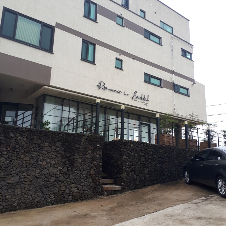  중문 카페 추천! 조용한 색달리에 위치한 "색달로망스"