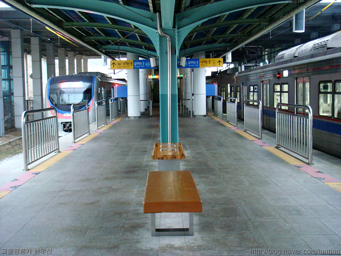 코레일 안산선(서울4호선), 수인선 오이도역 - 평면환승을 했었던 역