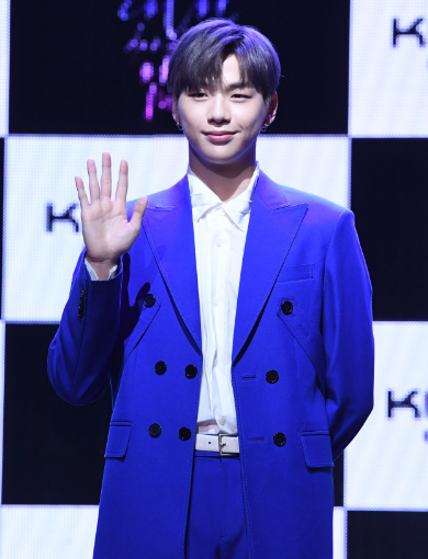  강다니엘 '뭐해' 음원차트 상위권 점령 ... '강다니엘 파워' 입증
