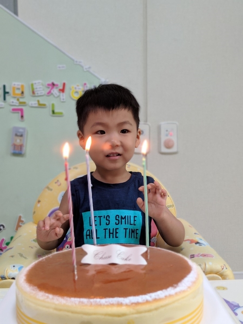 아드님의 세번째 생일 - "왜 자꾸자꾸 생일 축하 노래를 부르는 거야?"
