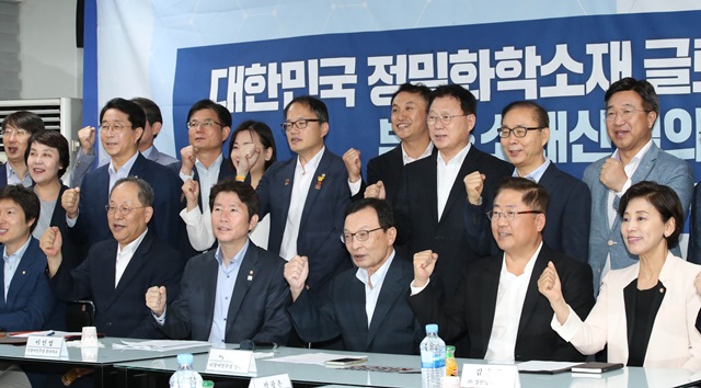  이해찬 “아베 수출규제, 전세계 생태계 교란”