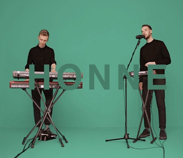 HONNE - Warm On A Cold Night