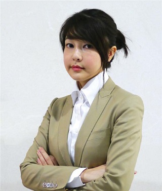 김건희, 화제의 윤석열 부인, 김건희 누구? 재산에 대한 의문 강적들 286 ... : Mar 18, 2021 · 윤석열 부인 김건희 충격적인 과거 김명신 시절 (+양재택 나이 재산 직업 집안 고향 대학) 윤석열 검찰총장이 야권에서 가장 강력한 차기 대권주자로 꼽히는 인물로 연일 논란이 되고 있는 가운데, 윤석열 검찰총장의 부인 김건희씨도 덩달아 화제가 되고.