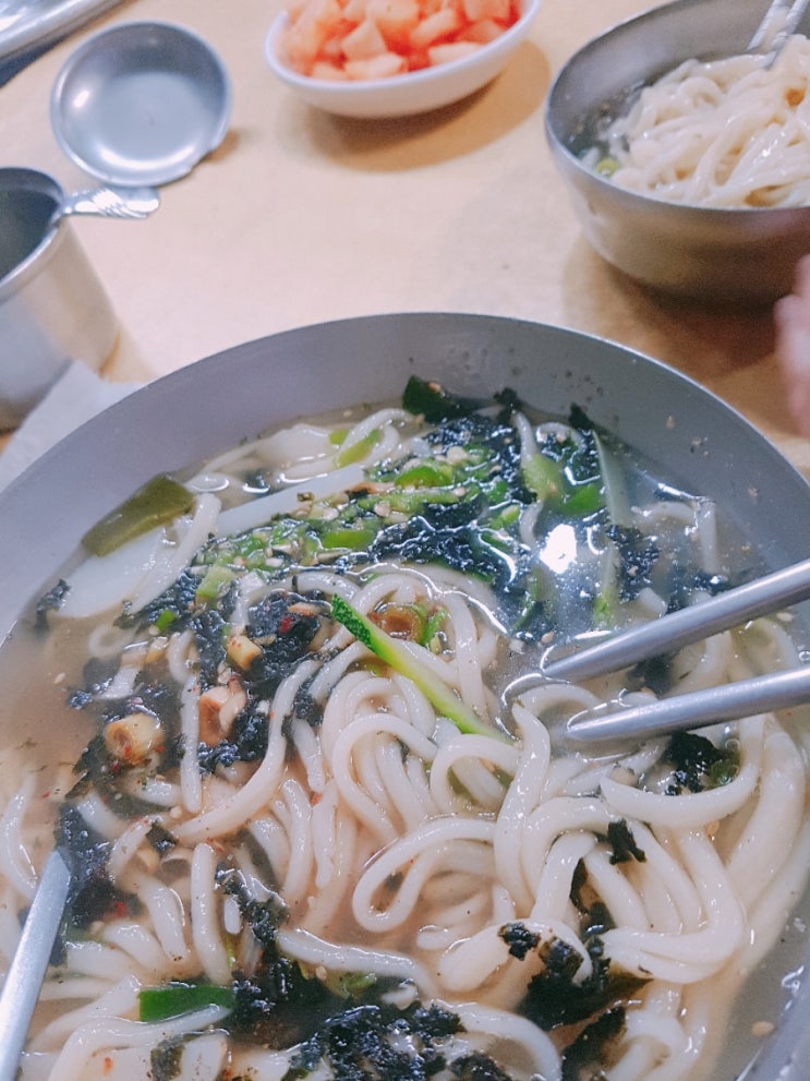  [창원맛집]반송시장[칼국수]뚱땡이김밥[스마일꽈배기]대만샌드위치[티앙웨이]지코바[숯불양념치킨]마산맛집[평양냉면]갈비찜[미스터피자]피자뷔페[이마트]슈크림몽탕[뉴코아아울렛]애슐리[마산메트로시티맛집]새벽4시반[마산합성동맛집]툭툭타이