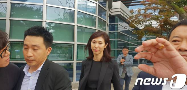 최태원 SK회장 이혼소송 1년만에 재개..노소영 관장만 출석