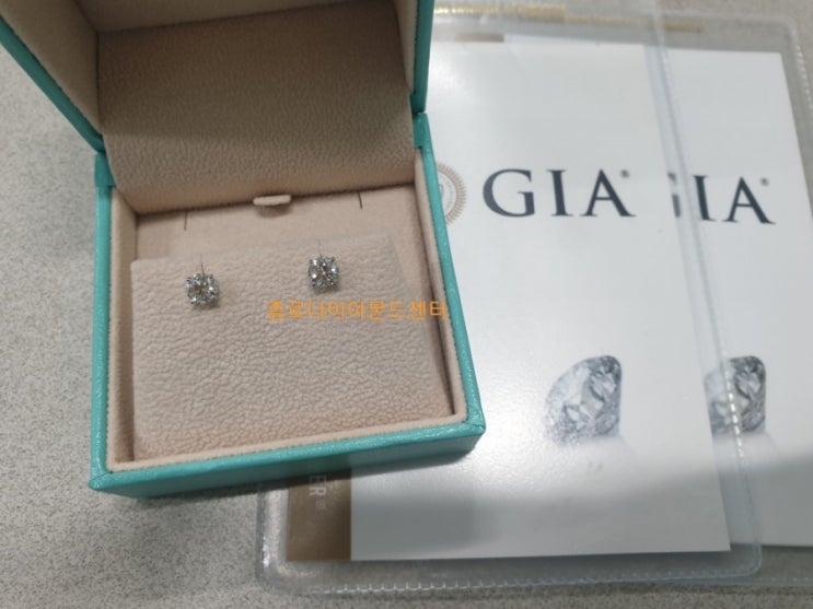  GIA5부 F칼라 SI2 다이아몬드로 4발 피어싱 찾아가셨습니다~