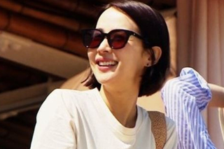  조여정 서핑하우스속 옷 선글라스 가방 티셔츠 네추럴한 코디 제품정보 알아볼까?