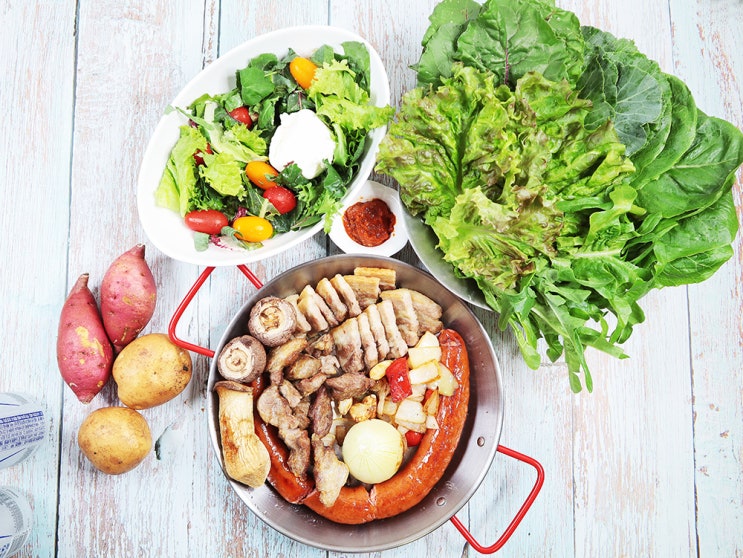  새벽배송으로 받은 캠핑클럽 부라타치즈샐러드, 바베큐세트 강추!