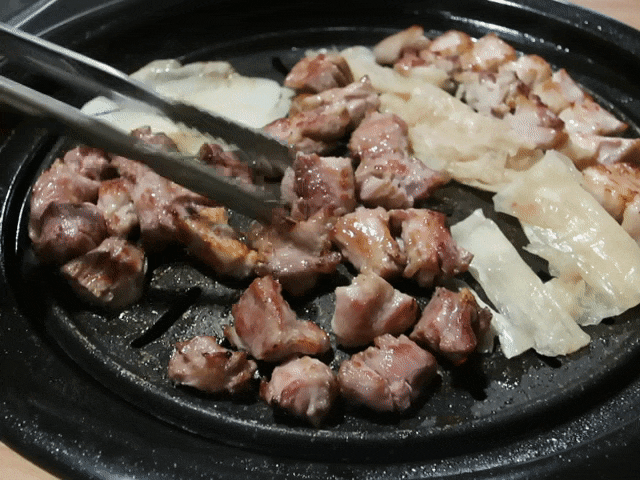 [부산 거제동] 삼목항돼지구이 :: 맛있게 구워주는 삼겹살과 목살