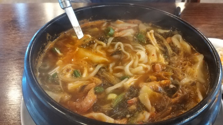 용인 기흥호수 맛집 둘레길보리밥에서 얼큰칼제비 먹다