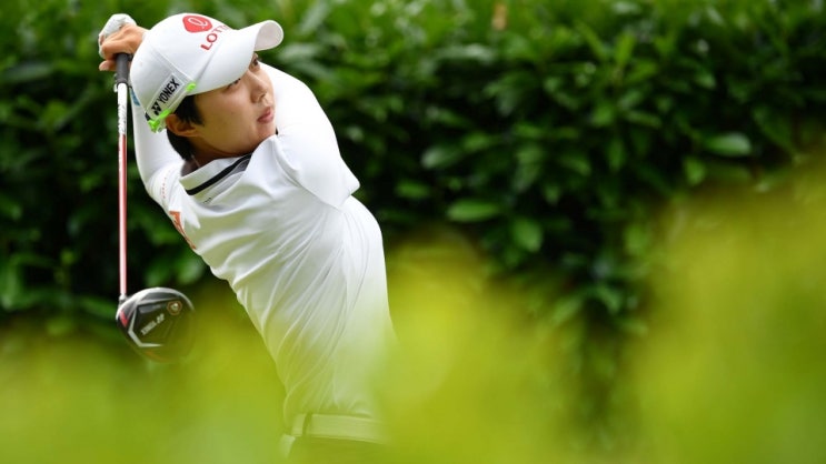  "경기 마치고 나서 비가 와서 행복했죠"...5년만에 우승앞둔 김효주...LPGA투어 에비앙