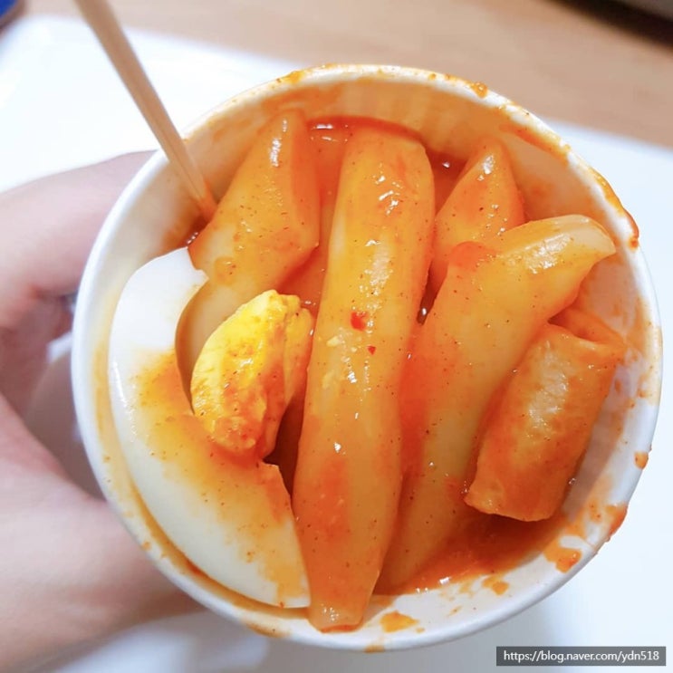  추억의 컵떡볶이를 먹어봤어요!