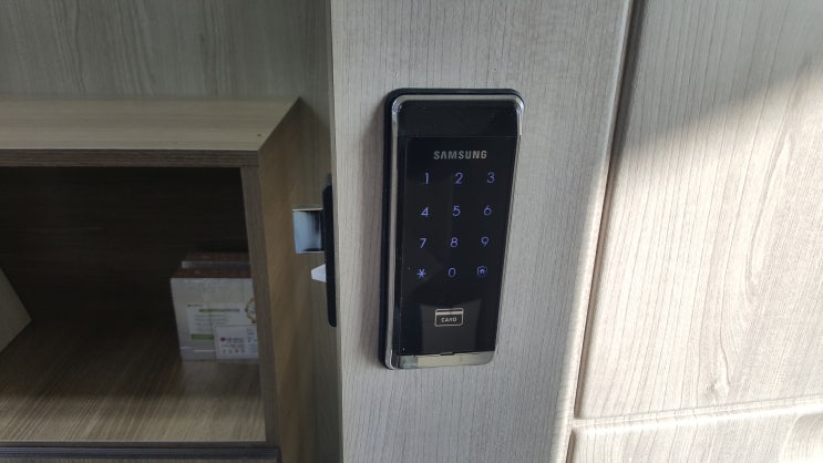  방문 나무 문 삼성SDS 디지털도어락 SHS-2920 시공