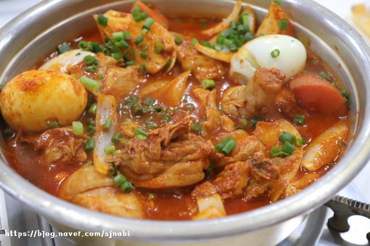  가평 닭볶음탕 맛집 청양골에서 닭발까지 즐겨요