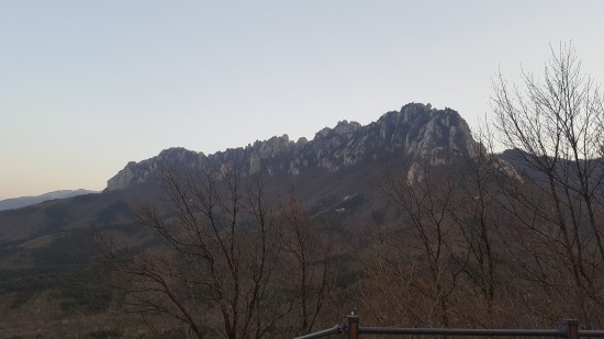 울산바위가 잘 보이는 미시령 옛길 울산바위가 잘 보이는 미시령 옛길