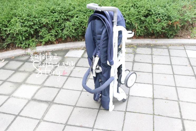  절충형 유모차 컴팩트하게 접히는 지피라이트 폴딩까지!
