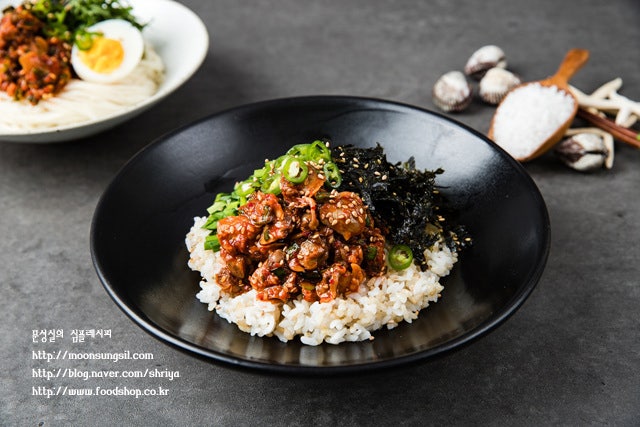 꼬막양념비빔밥-이거 완전 마이따!! 꼬막무침만 있으면 넘나 쉬운거~ 다같이 맛있게 먹는 꼬막양념비빔밥...^^ : 네이버 블로그