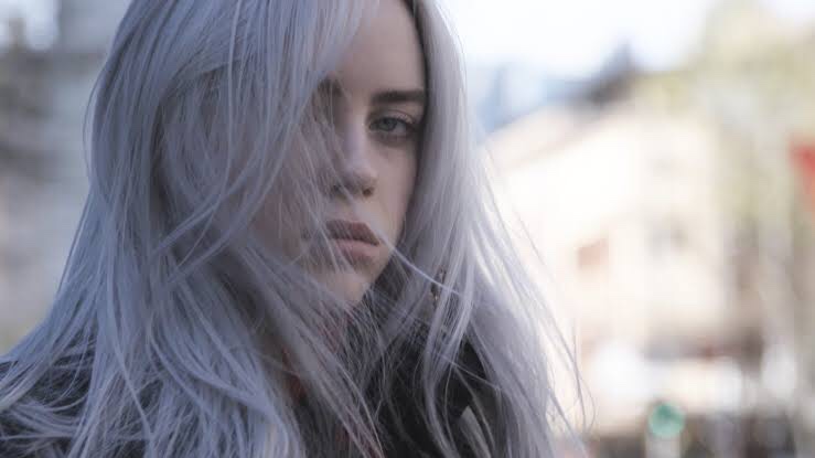  가수 “빌리 아일리시”(Billie Eilish)가 그려내는 다크한 세계