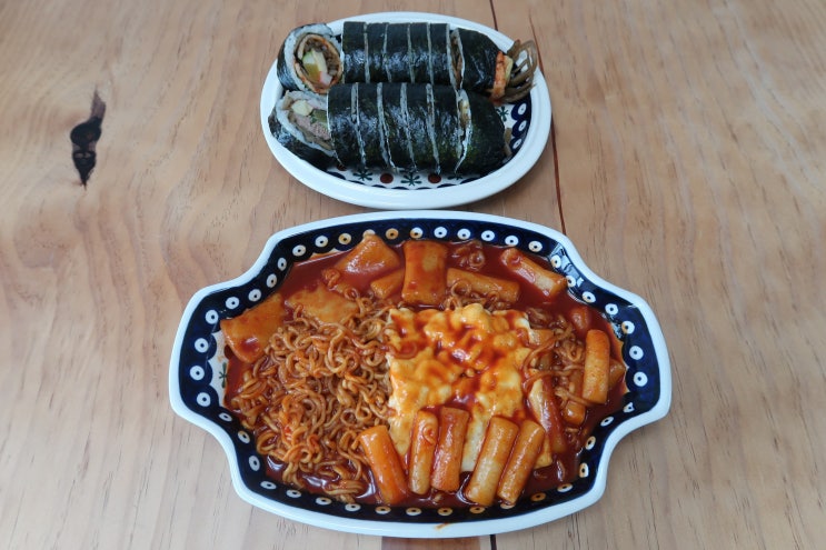  휴가1일차 ! 비비고 소고기죽 / 최애조합 김밥_라볶이 / 메밀소바  봉스윗홈 삼시세끼 먹방 :)