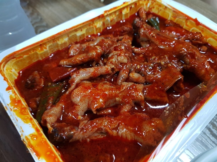  중독성 강한 매운 맛, 한신포차 닭발