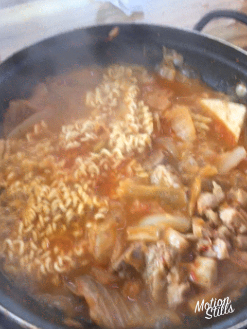  [안산 한양대 에리카] 김치찌개에 라면이 공짜?! 월수금 통돼지 김치찌개