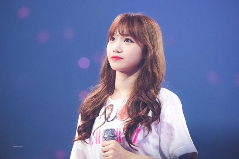 [IZ*ONE] 181029 아이즈원 김채원을 통해 보는 데뷔쇼콘 /#데뷔시 #라비앙로즈 첫 선❤