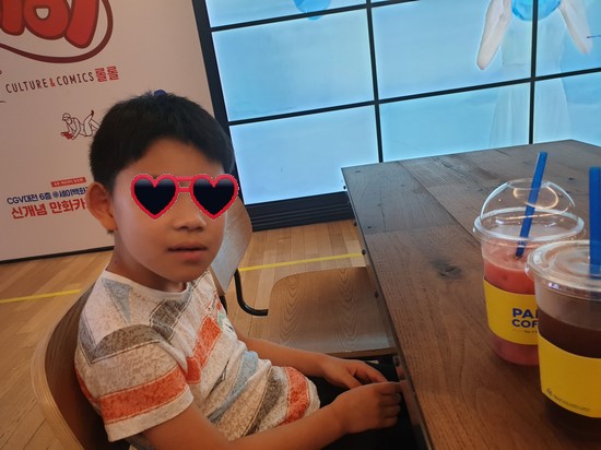  푹푹찌는 월요일 빽다방에서.