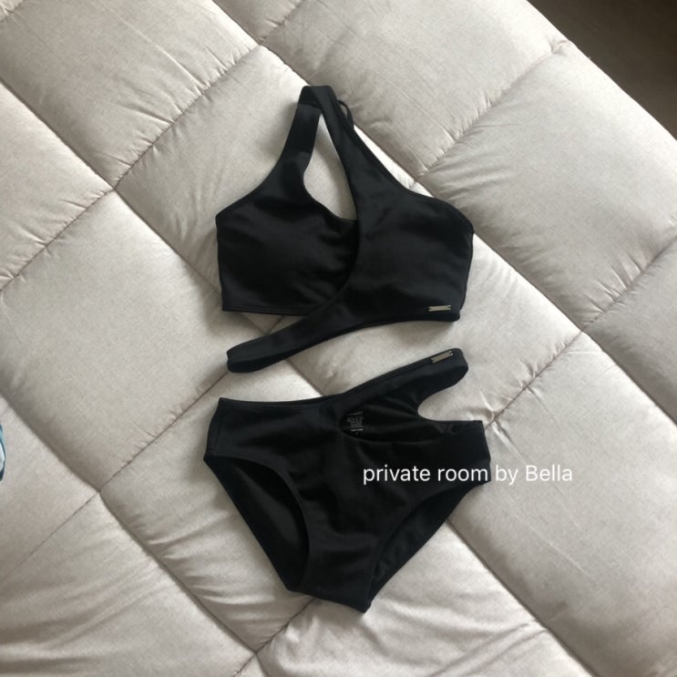  (폴웨어) 소냐레바이 - 라인 숄더 세트 블랙 색상