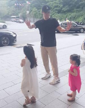 소이현, 인교진과 두 딸의 훈훈한 모습 눈길 소이현, 인교진과 두 딸의 훈훈한 모습 눈길