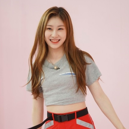  [문수권세컨] JTBC 아이돌룸 있지(ITZY) 채령 슬로우 스타터 크롭 티셔츠 그레이 착용
