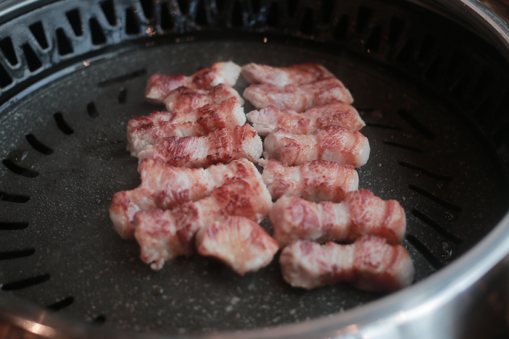  의정부 고기집 신흥육가에서 맛있는 삼겹살 & 비빔냉면 먹방