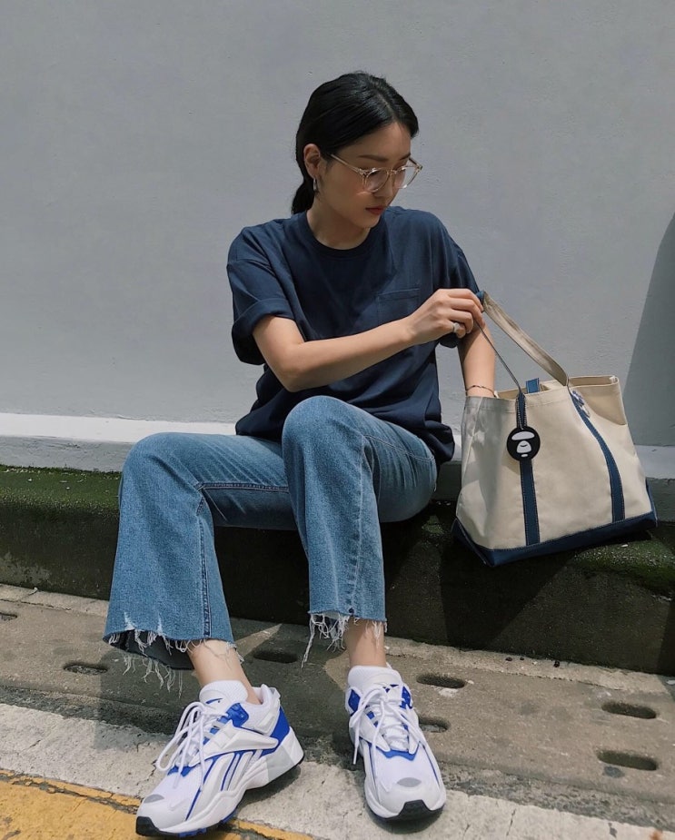  쟄조 데일리룩/ BUCKAROO 버커루 와이드벅, 티셔츠, 리복인터벌 운동화, 그라픽플라스틱
