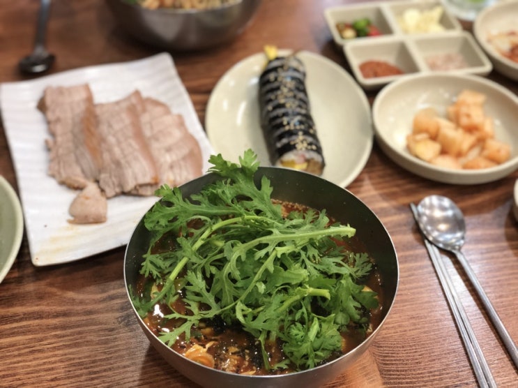 대전 문창동 맛집 공주분식 대흥동 37년 전통 쑥갓 많이 얼큰이칼국수 김밥 백종원